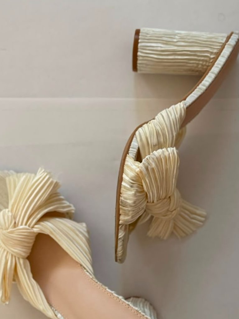 Ivory Pleated Bow Block Heel Mule Sandals Size 8 Like New